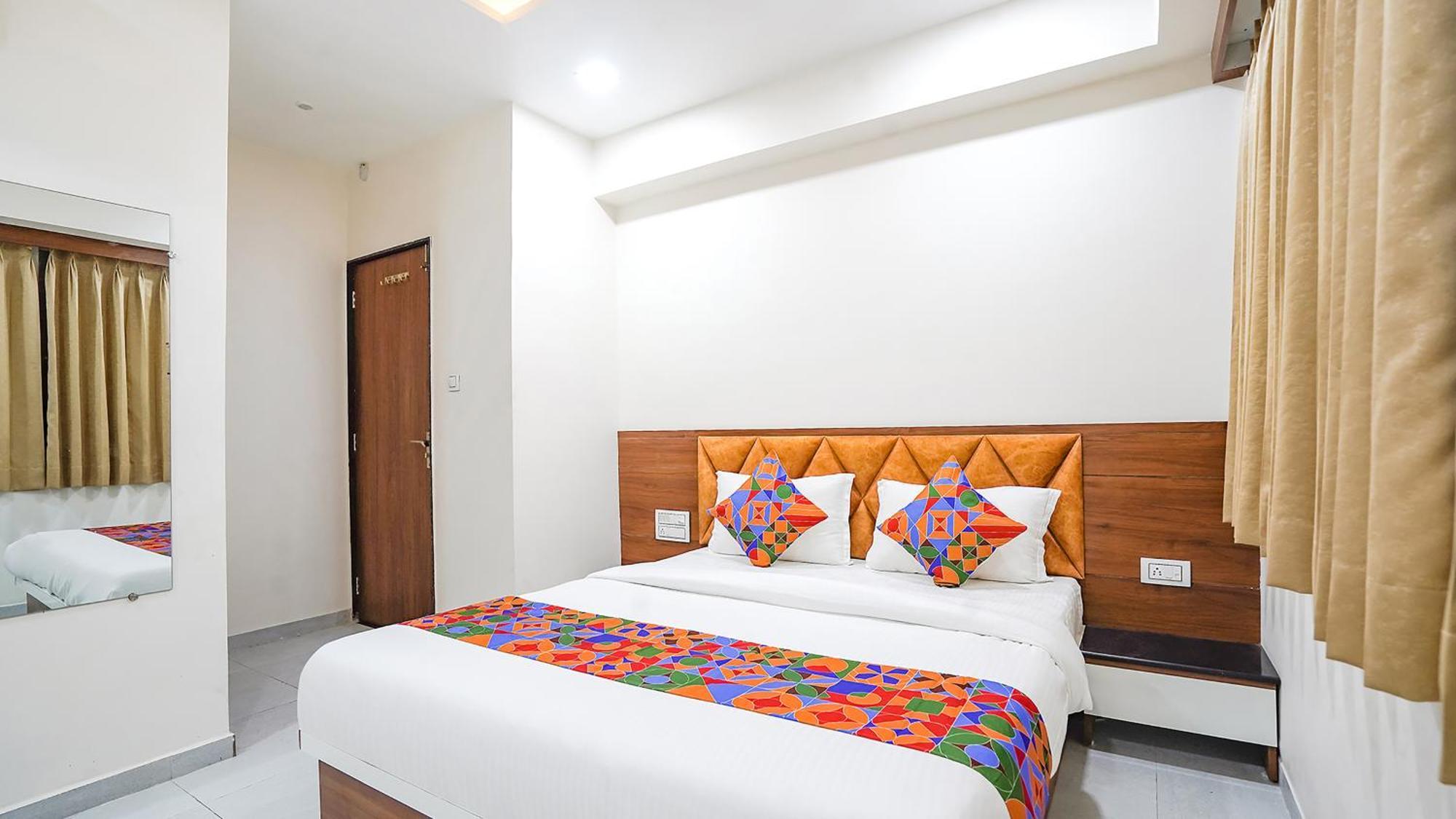 Fabhotel Vishala In アーメダバード エクステリア 写真