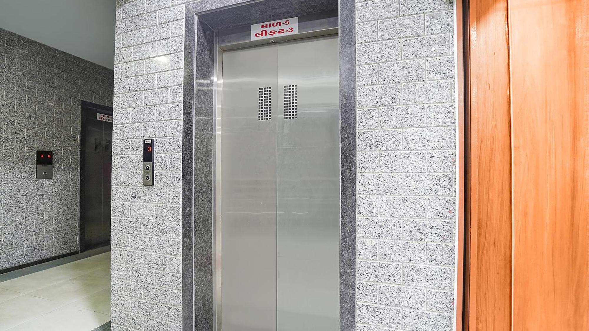 Fabhotel Vishala In アーメダバード エクステリア 写真